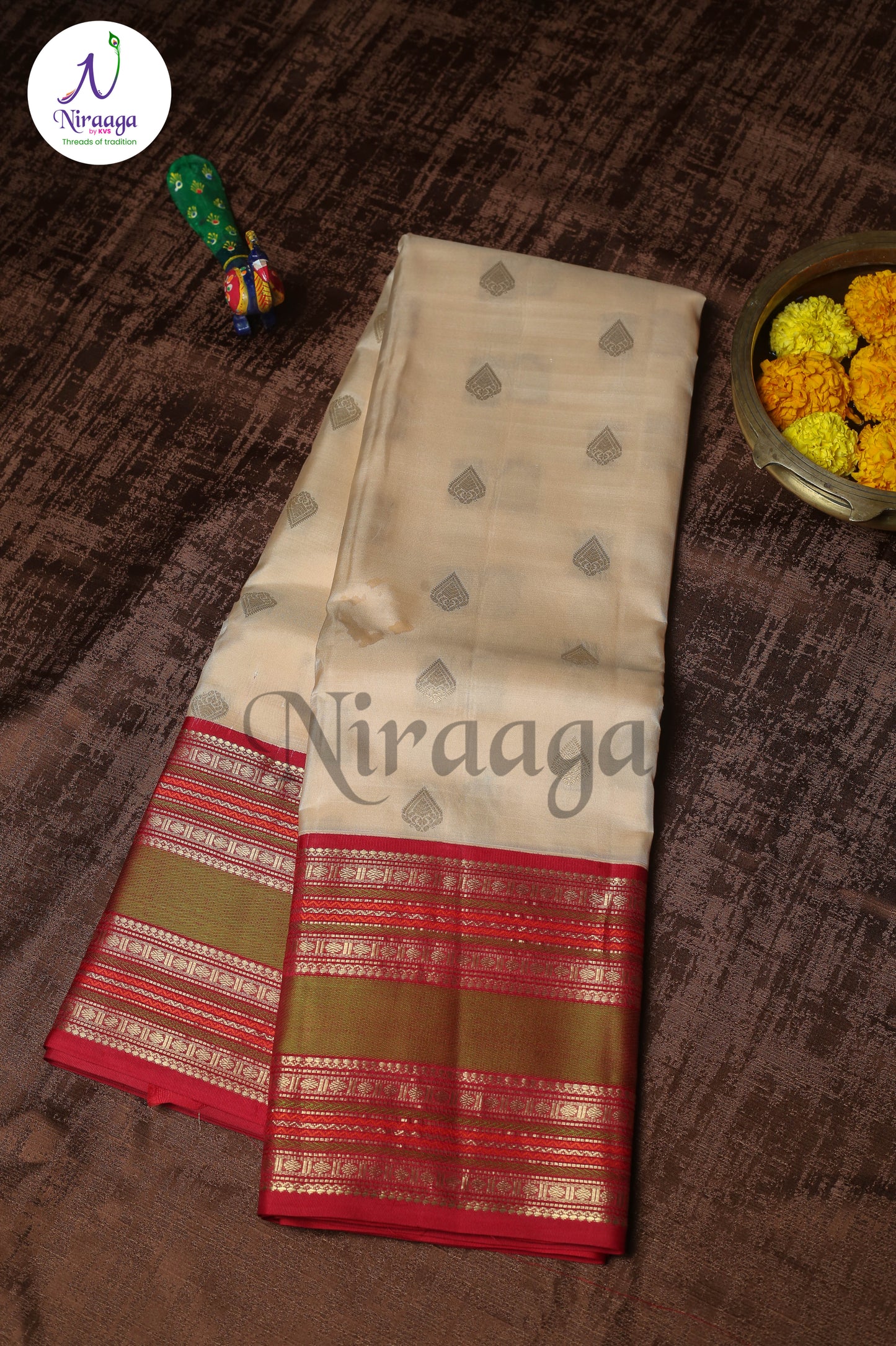 Elegant bridal Kanchipuram silk saree
