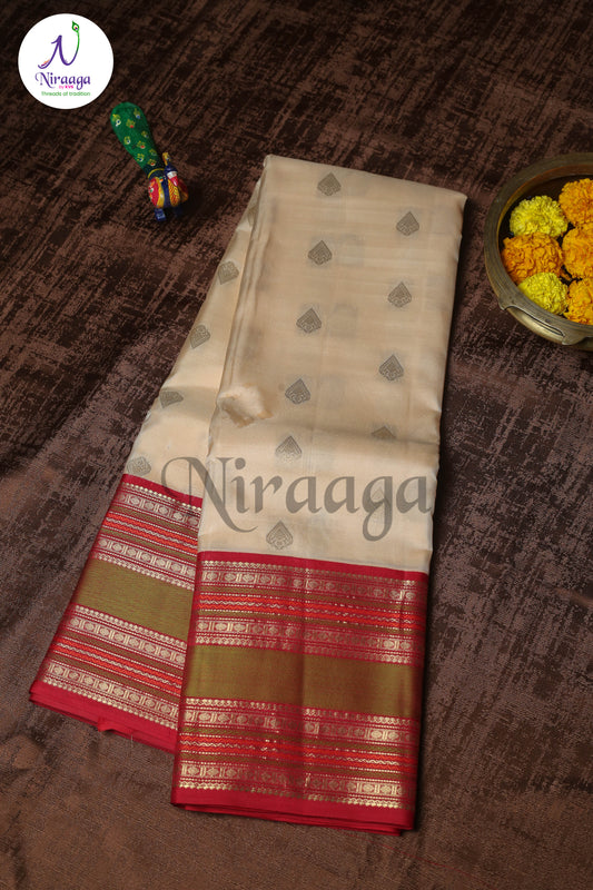 Elegant bridal Kanchipuram silk saree